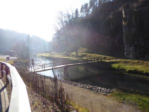 Brücke für Fußgänger, Wanderer und Radfahrer bei Velden